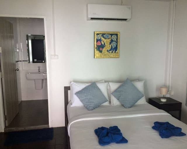 Pier Side Room