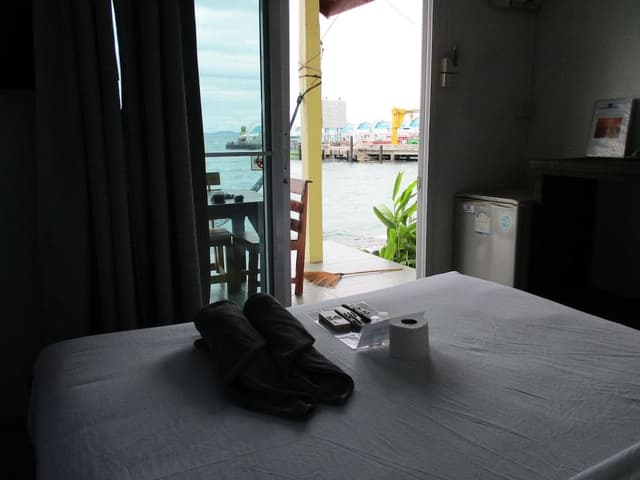 Pier Side Room