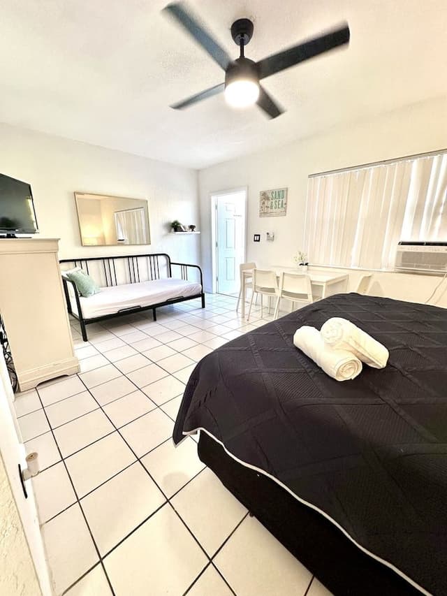 Deluxe Studio, 1 King Bed with Sofa bed
