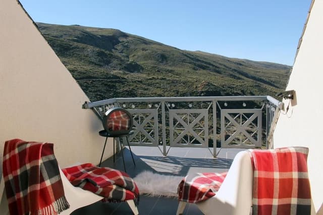 Two-Bedroom Duplex Apartment (6 Adults)
