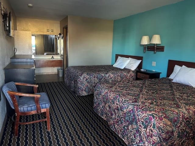 Suite, Non Smoking (1 King & 1 Queen Suite)