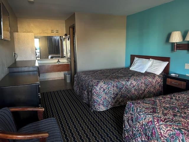 Suite, Non Smoking (1 King & 1 Queen Suite)