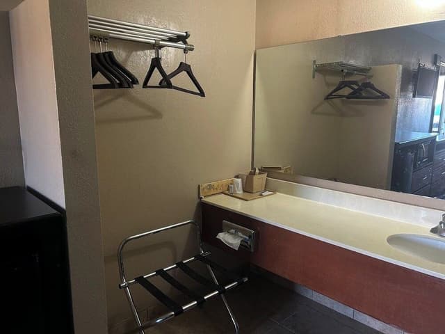 Suite, Non Smoking (1 King & 1 Queen Suite)