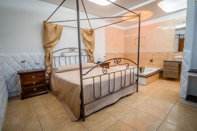 Junior Suite, Jetted Tub