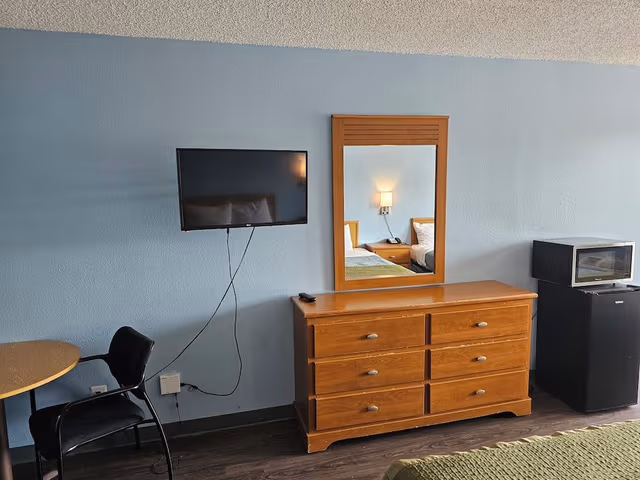 Deluxe Room, Multiple Beds, Non Smoking, Refrigerator & Microwave