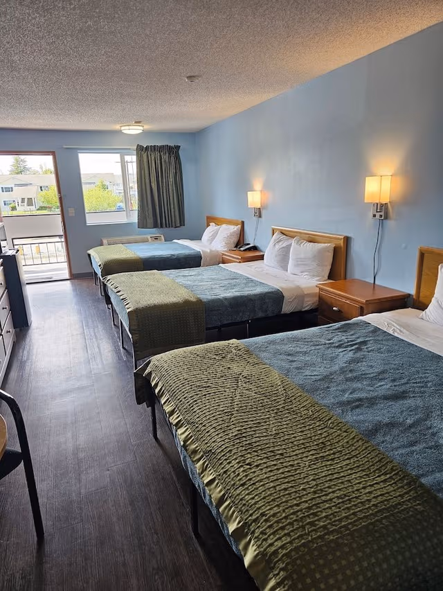 Deluxe Room, Multiple Beds, Non Smoking, Refrigerator & Microwave