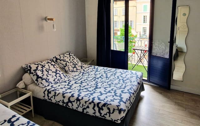 City Triple Room, Multiple Beds, Non Smoking