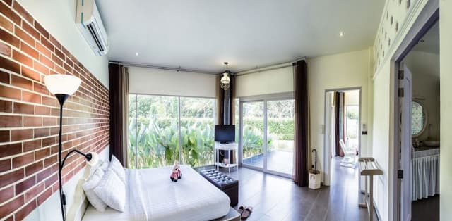 Suite, Garden View