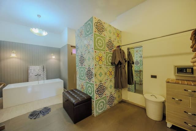 Suite, Garden View
