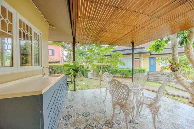 Suite, Garden View