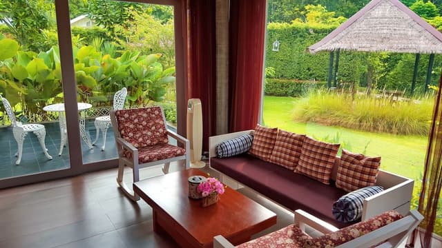 Suite, Garden View