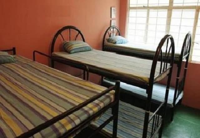 Bed in 10-Bed Dormitory Room, Men Only, Fan Only