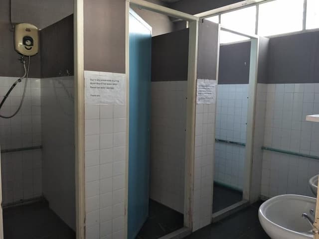Bed in 10-Bed Dormitory Room, Men Only, Fan Only