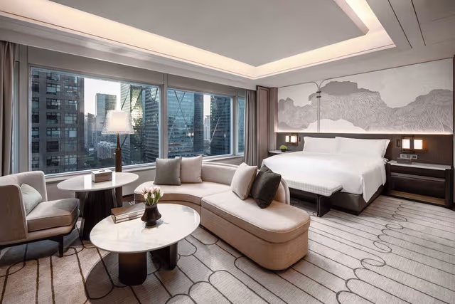 Premier Room, 1 King Bed, Corner