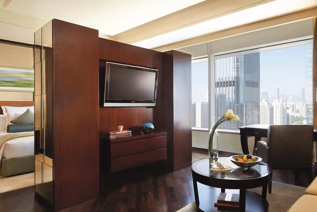 Premier Room, 1 King Bed, Corner
