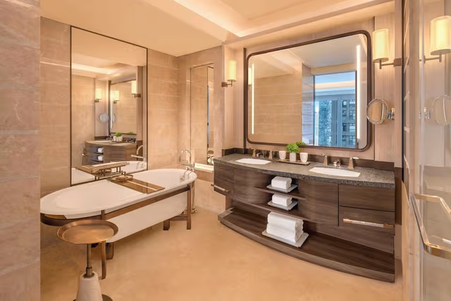 Premier Room, 1 King Bed, Corner
