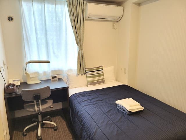 Single room with 1 semi double bed, Non Smoking