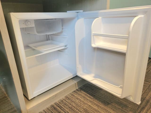 Single room with 1 semi double bed, Non Smoking