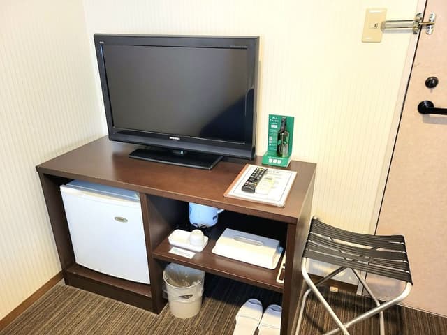 Single room with 1 semi double bed, Non Smoking