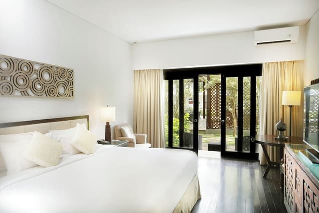 Deluxe Room, Pool Access