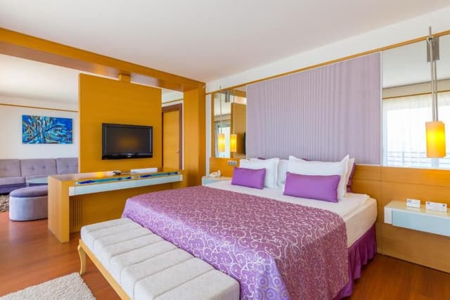 Honeymoon Suite