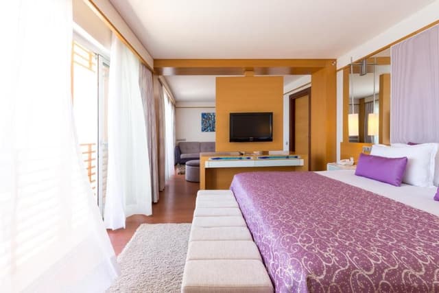 Honeymoon Suite