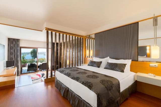 Honeymoon Suite