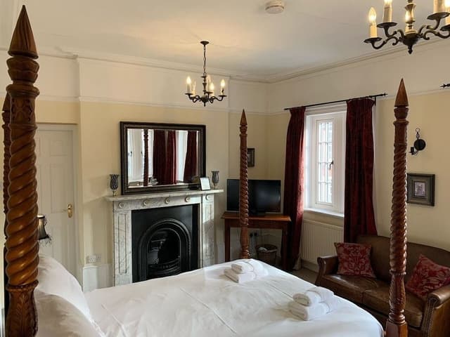 Double Room (Four Poster)