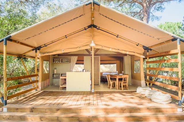 Tent (Country Lodge)