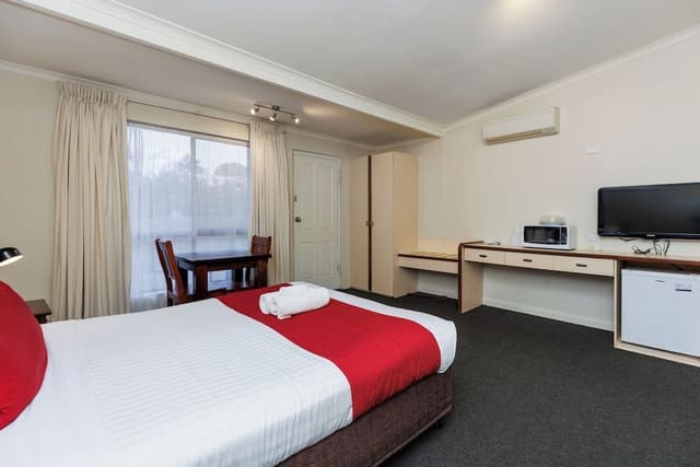 Standard Queen Room