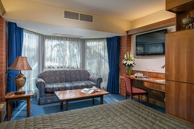 Deluxe Spa Room