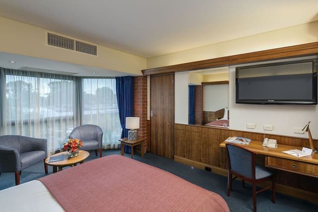 Deluxe Spa Room