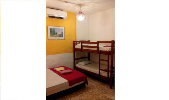 Family Room Shared Bathroom (4 pax)