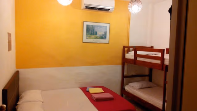 Family Room Shared Bathroom (4 pax)