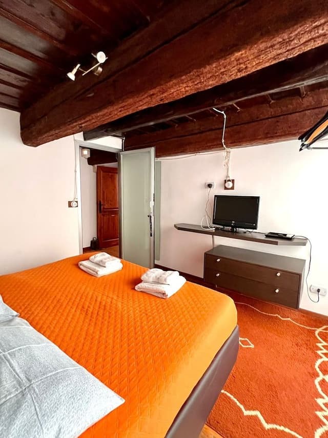 Double Room, No Windows