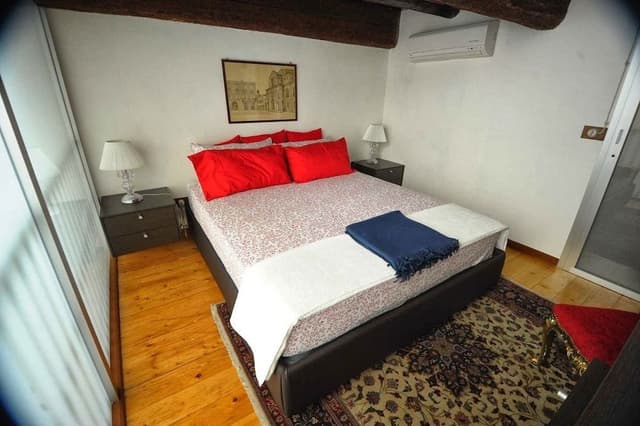 Double Room, No Windows