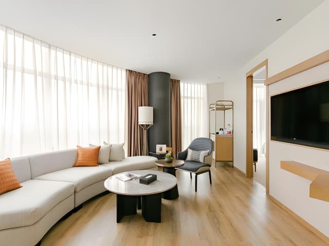 R02 Suite - 1-Room (1 living room)