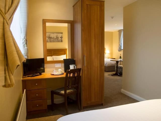 Family Room Ensuite