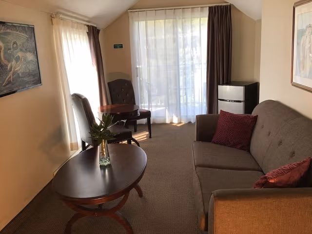 Presidential Room, 1 King Bed, Jetted Tub