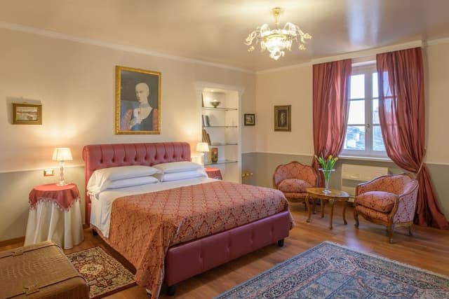 Suite, Balcony