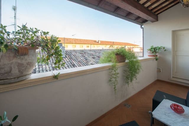 Suite, Balcony