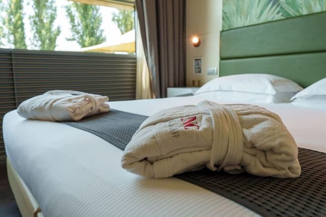 Standard Room, 1 Queen Bed