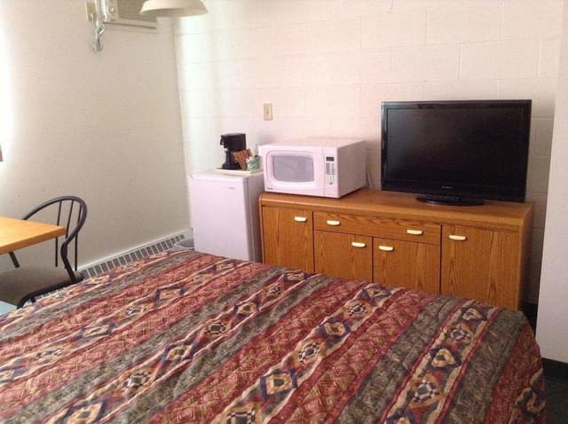 Standard Room, 1 Queen Bed