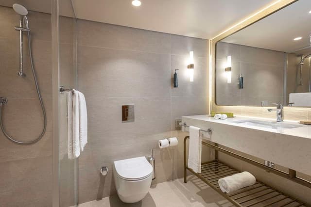 KING SEA VIEW ROOM