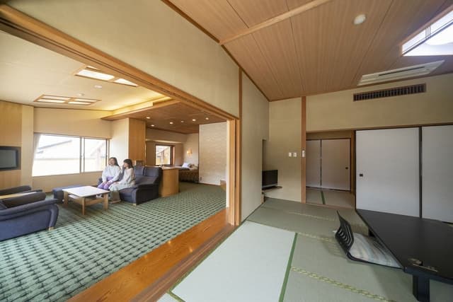 Suite, Non Smoking (Townhouse Side)