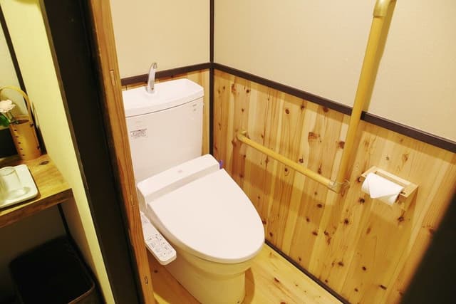 Room, 3 Bedrooms