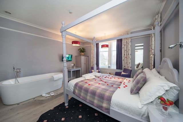 Deluxe Double Room (Four Poster, Room 1)