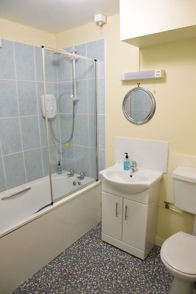 Twin Room, Private Bathroom