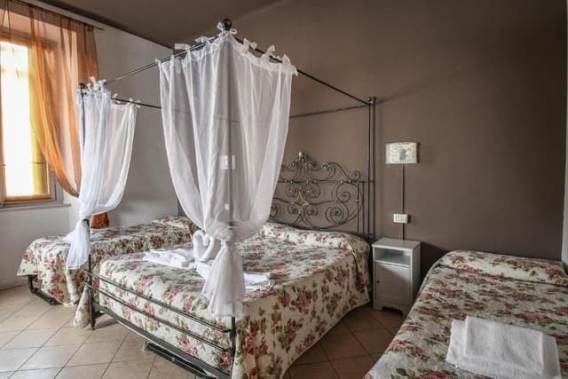 Family Room, Shared Bathroom (for 6 people)