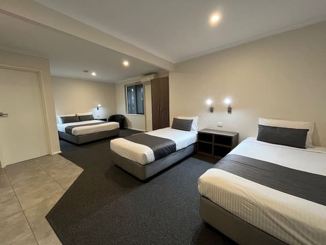 Superior Deluxe Family Room - 1 room